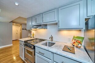 57 W Cedar St in Boston, MA - Building Photo