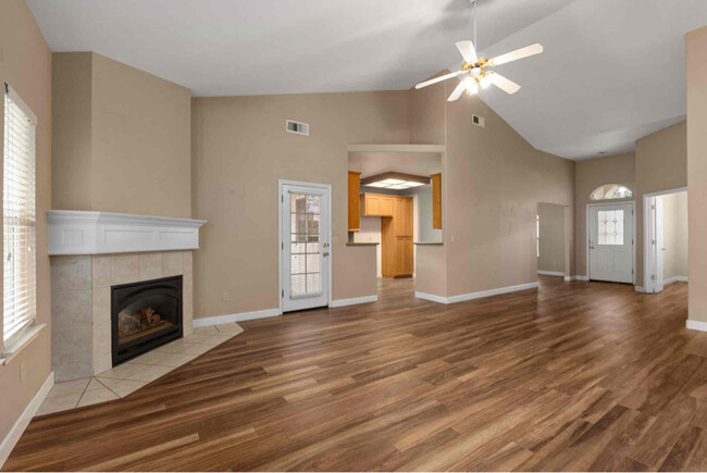 1570 Rue Francais in Chico, CA - Building Photo - Building Photo
