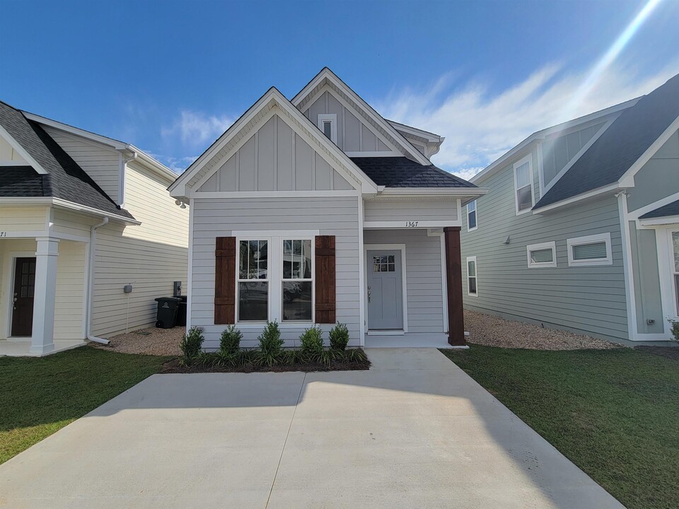 1367 Landon Hills Dr in Tallahassee, FL - Building Photo