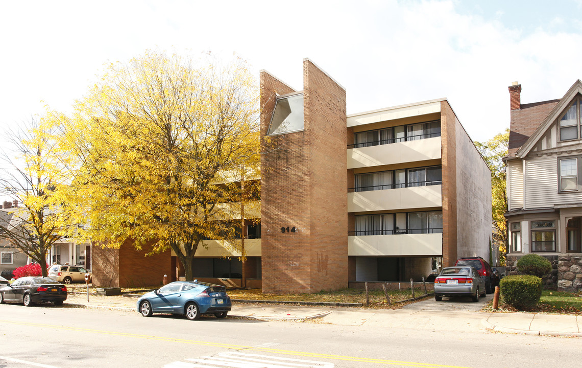 914/918 S State Street in Ann Arbor, MI - Foto de edificio