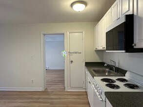 8 Griggs St, Unit 2 in Boston, MA - Foto de edificio - Building Photo