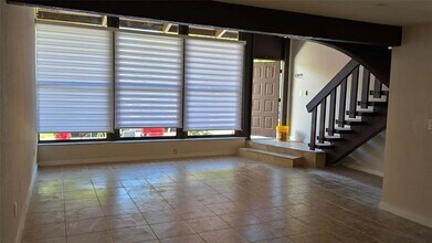 2421 N 40th Ave in Hollywood, FL - Building Photo - Building Photo