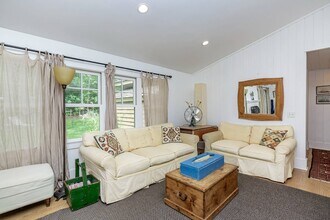 4 Deer Ln in East Hampton, NY - Building Photo - Building Photo