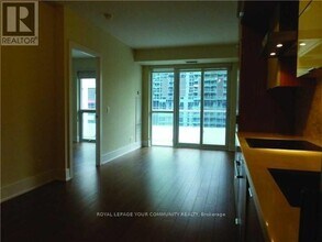 7-507 Lorraine Dr in Toronto, ON - Building Photo - Building Photo