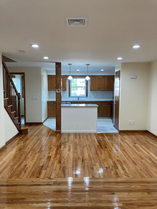 30 Mansfield Dr, Unit 302