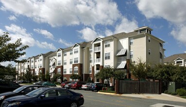 The Reserve at Greenbrier in Chesapeake, VA - Building Photo - Building Photo