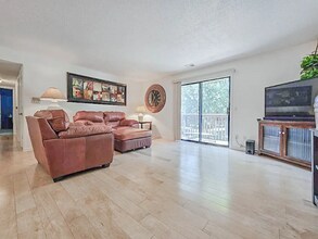 9523 University Ave in Clive, IA - Building Photo - Building Photo