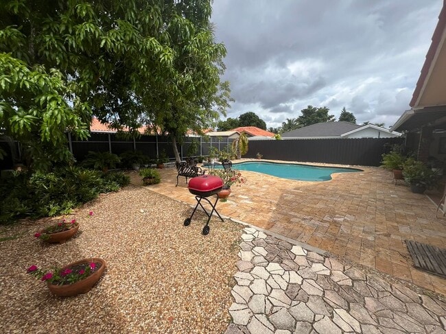 13253 NW 7th Terrace in Miami, FL - Building Photo - Building Photo