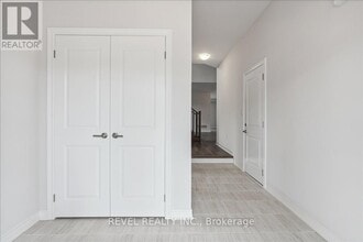 120 Starfire Cres in Hamilton, ON - Building Photo - Building Photo