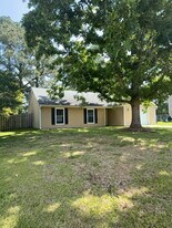 109 Bridgewater Ct in Jacksonville, NC - Building Photo