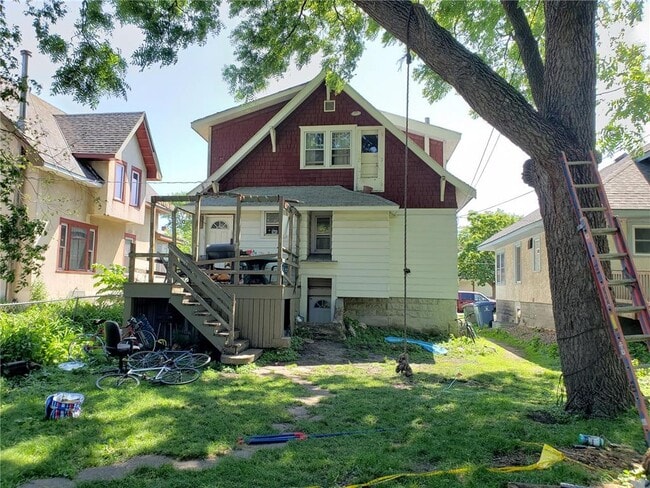 property at 1099 17th Ave SE
