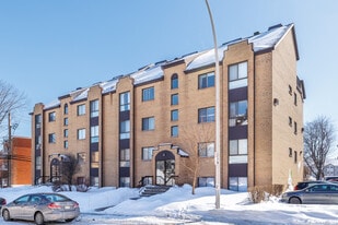 382 Lulli Rue in Laval, QC - Building Photo