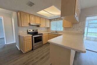 2032 Haulover Ave in Spring Hill, FL - Building Photo - Building Photo