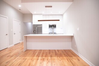 1028 N California Ave in Chicago, IL - Building Photo - Building Photo