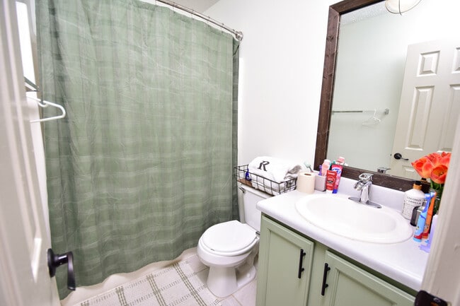 1204 Edenbridge Way in Knoxville, TN - Building Photo - Building Photo