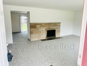 3808 S 250th St in Kent, WA - Building Photo - Building Photo