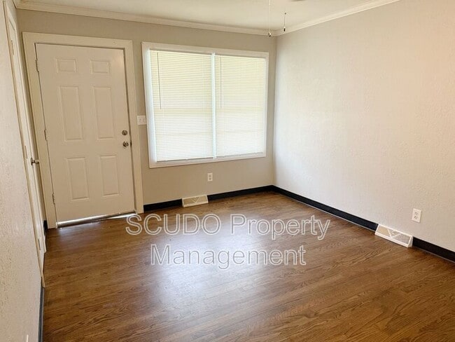 property at 1021 S Appleton Ave