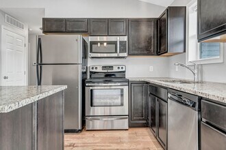 5814 Summerland Drive in Waterloo, IA - Building Photo - Building Photo