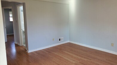 2360 Langdon Farm Rd, Unit 1 in Cincinnati, OH - Foto de edificio - Building Photo