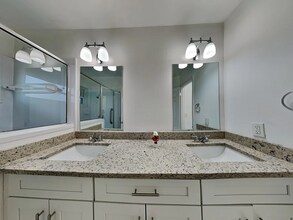 223 W Riverbend Dr in Sunrise, FL - Building Photo - Building Photo