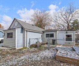 1935 Maddy Ln in Keego Harbor, MI - Building Photo - Building Photo