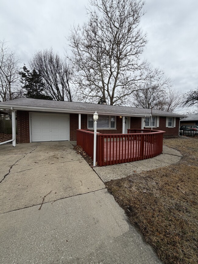 2213 Roland Dr in Champaign, IL - Building Photo - Building Photo