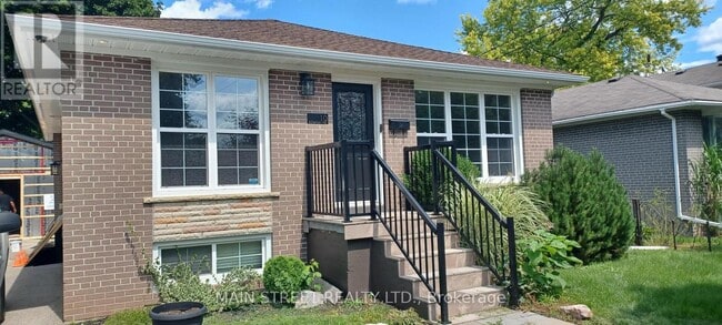 property at 10 Kemano Rd