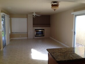 92 Megan Dr in Henderson, NV - Building Photo - Building Photo