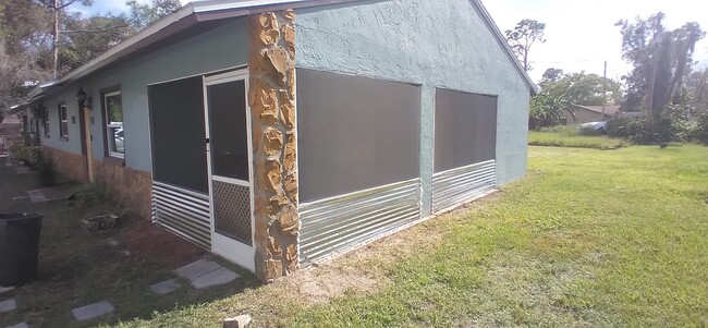 2095 Eloise Cir in North Fort Myers, FL - Building Photo - Building Photo