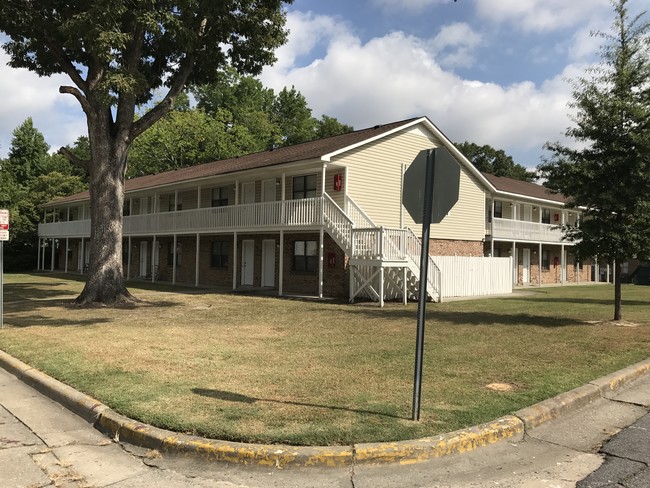 Johnston Street Apartments in Greenville, NC - Foto de edificio - Building Photo