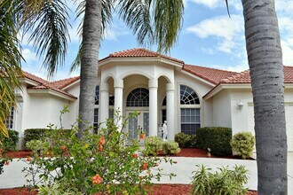 1913 SE Airoso Blvd in Port St. Lucie, FL - Building Photo - Building Photo