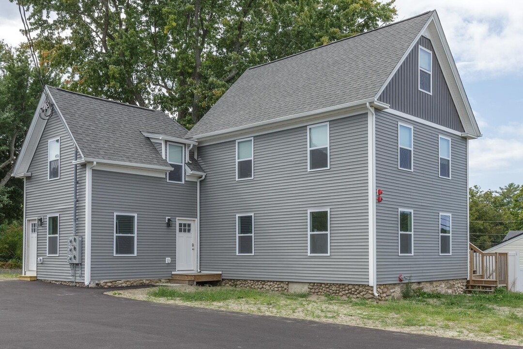 51 Birch St-Unit -2nd Floor in Derry, NH - Building Photo