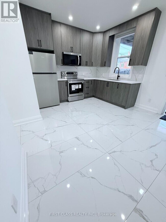 144 Denison Ave in Toronto, ON - Building Photo - Building Photo