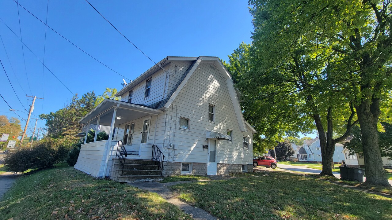 1573 East Ave in Akron, OH - Building Photo