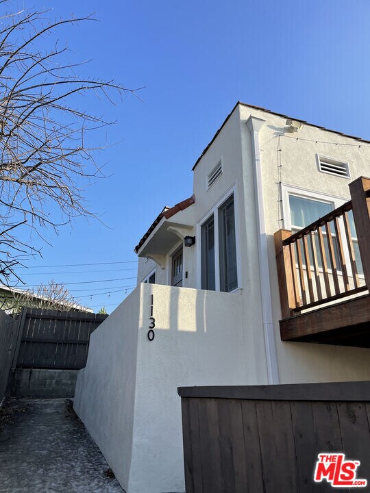 1130 Laveta Terrace in Los Angeles, CA - Building Photo