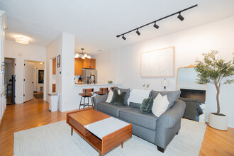 2057 N Seminary Ave in Chicago, IL - Building Photo - Building Photo