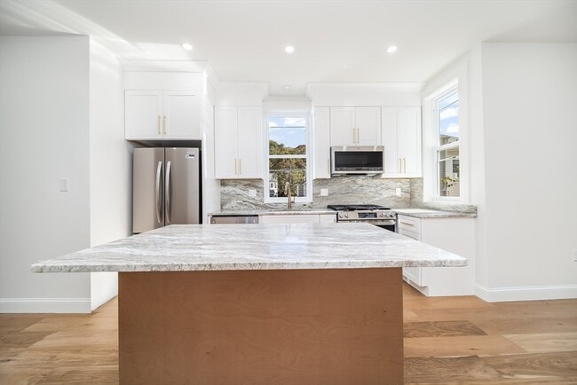 property at 9 Knollin St