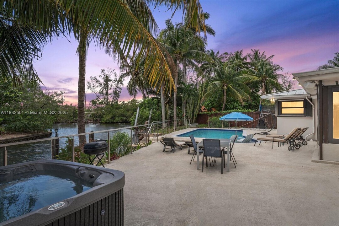 1433 NW 8th St in Dania Beach, FL - Building Photo
