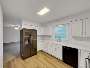 400 Dove Dr in St. Charles, MO - Building Photo - Building Photo