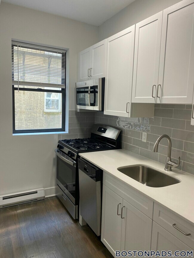81 Park Dr in Boston, MA - Building Photo - Building Photo