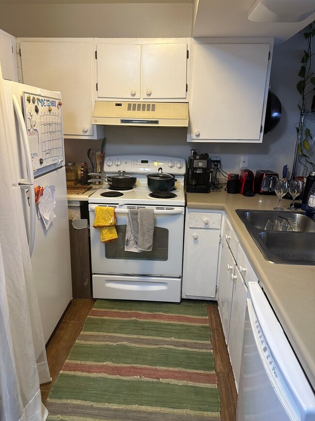 229 E King St, Unit 13 in Boone, NC - Foto de edificio - Building Photo