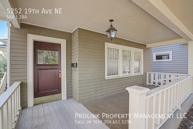 5252 19th Ave NE in Seattle, WA - Building Photo - Building Photo