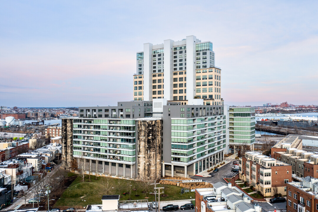 Silo Point in Baltimore, MD - Foto de edificio