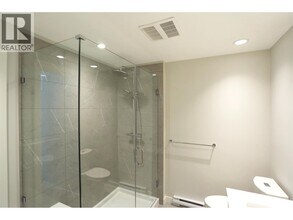 615 Cottonwood Ave in Coquitlam, BC - Building Photo - Building Photo