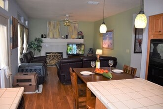 6 Keeling Ct in Sacramento, CA - Building Photo - Building Photo