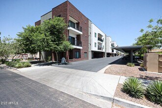 475 N 9th St, Unit 204 in Phoenix, AZ - Foto de edificio - Building Photo