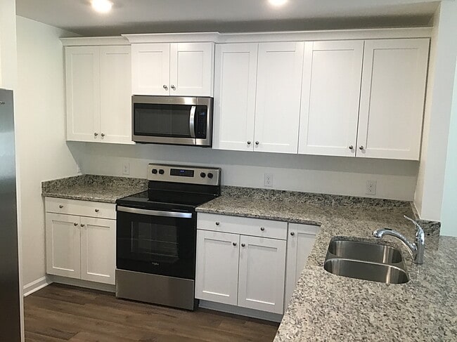 999 Jt Westfield Dr in Navassa, NC - Foto de edificio - Building Photo