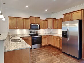 1311 Carmack Ct in Spring Hill, TN - Foto de edificio - Building Photo