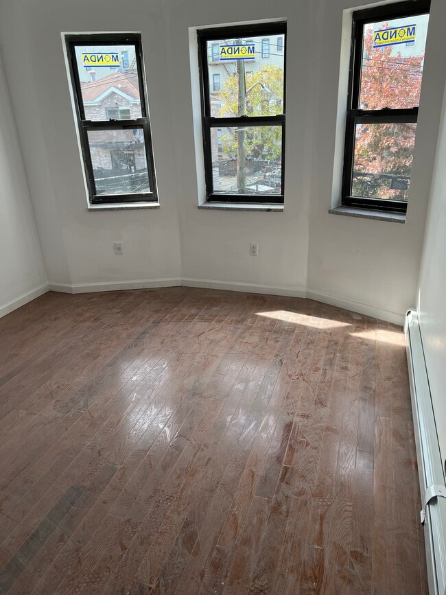 1828 Hunt Ave, Unit 1 in Bronx, NY - Building Photo - Building Photo