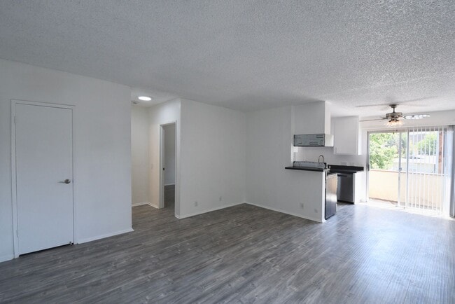 7101 Haskell Ave in Los Angeles, CA - Building Photo - Building Photo